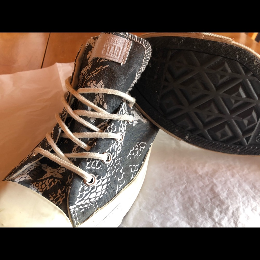 Snake pattern converse